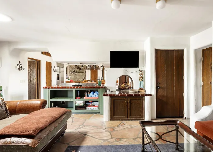 Luxury William Tull Desert Estate With Hidden Holiday home *