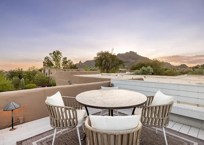 Luxury William Tull Desert Estate With Hidden *