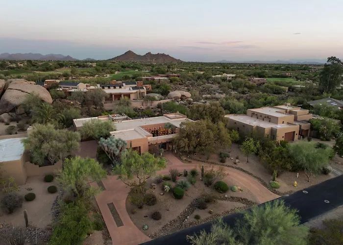 Luxury William Tull Desert Estate With Hidden *