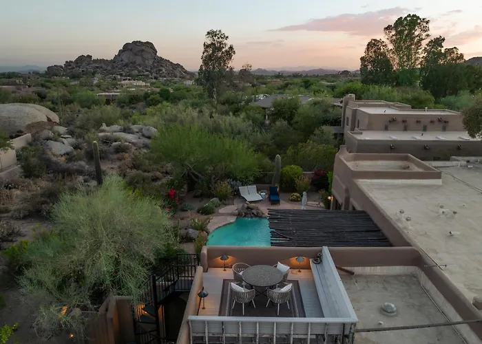 Luxury William Tull Desert Estate With Hidden